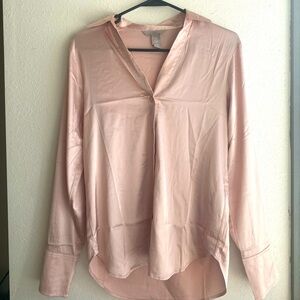 Women’s Silk looking button up shirt, size XS, pink champagne.